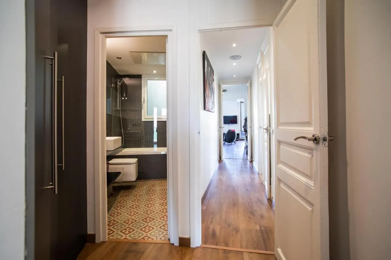 41Ari1045- Fantastic And Super Spacious 3Bed Apartment In The Center Barcelona