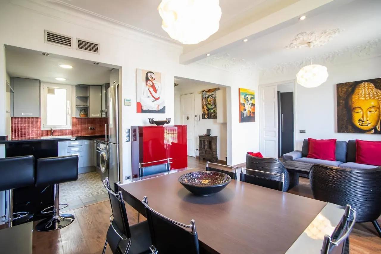 41Ari1045- Fantastic And Super Spacious 3Bed Apartment In The Center Barcelona