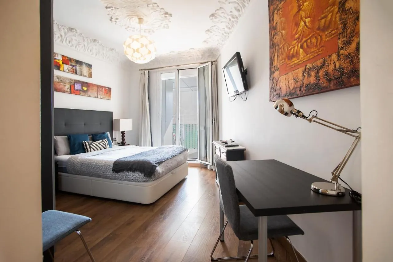 41Ari1045- Fantastic And Super Spacious 3Bed Apartment In The Center Barcelona