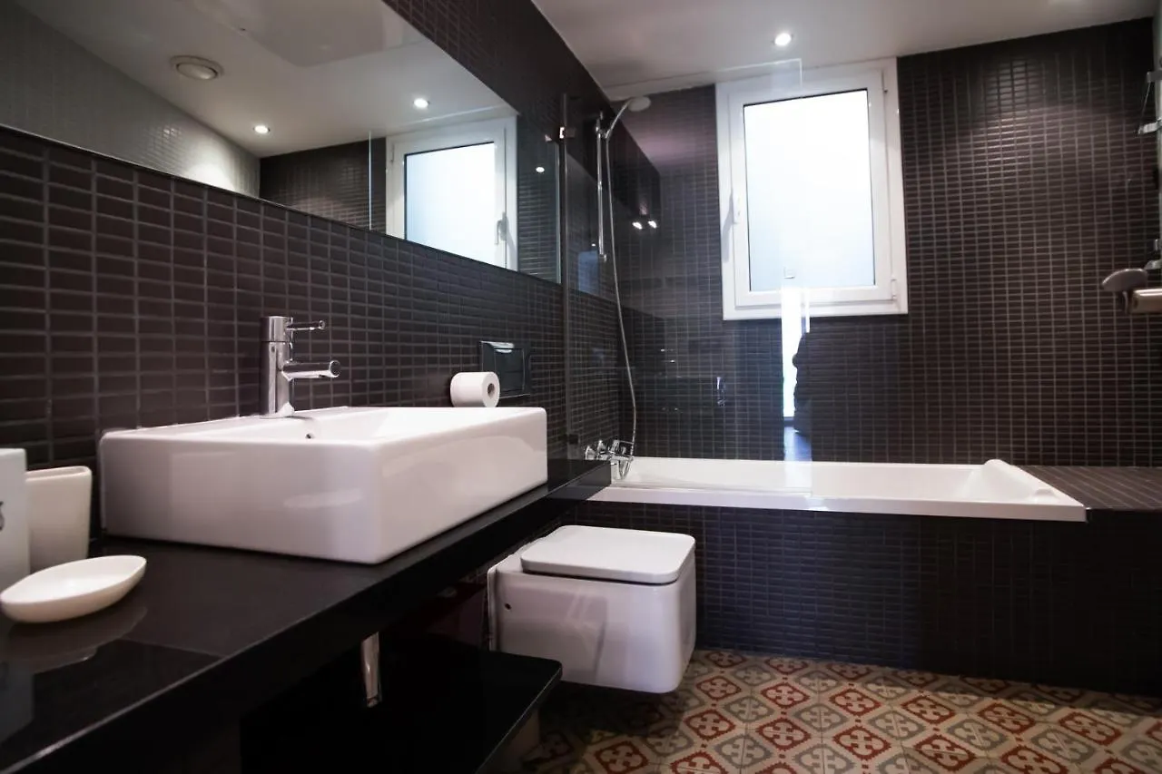 41Ari1045- Fantastic And Super Spacious 3Bed Apartment In The Center Barcelona