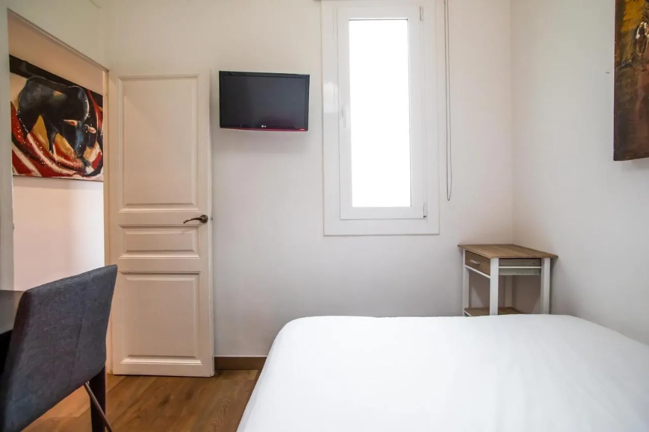 41Ari1045- Fantastic And Super Spacious 3Bed Apartment In The Center Barcelona