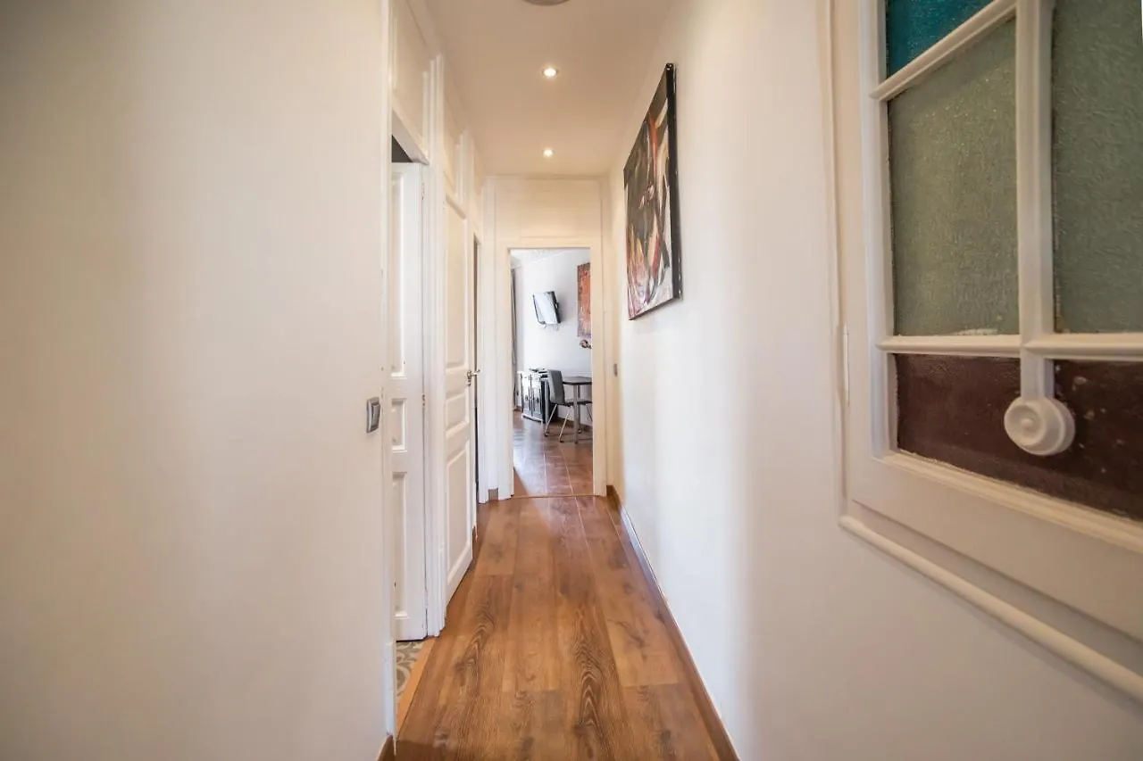 41Ari1045- Fantastic And Super Spacious 3Bed Apartment In The Center Barcelona 0*,  Espanha